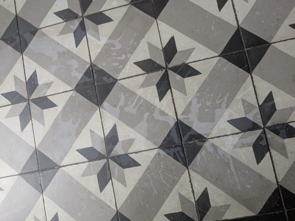 Vinaigre et carreaux de ciment la solution